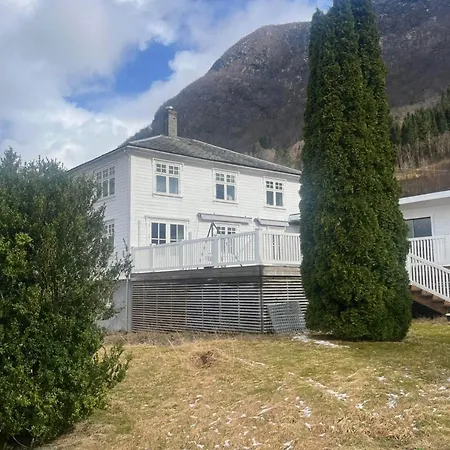 12 Person In Masfjordnes